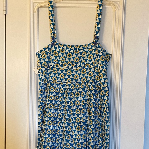 TORY BURCH  (12)     Adjustable Straps - Picture 11 of 15